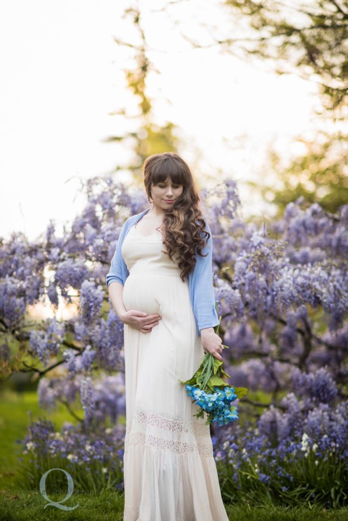 pregnant woman maternity flowers