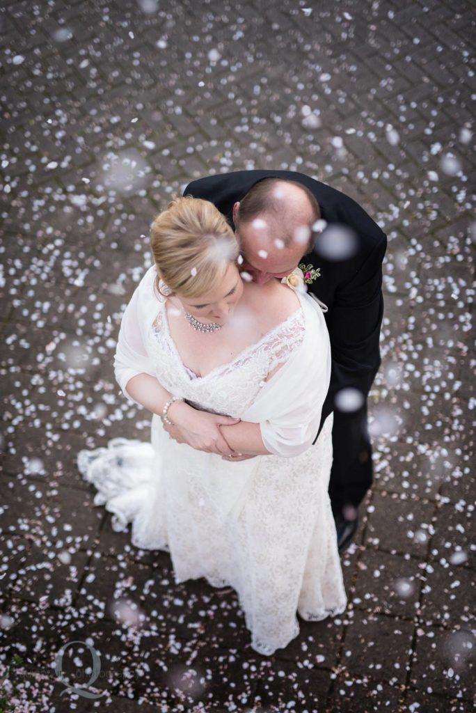 bride groom cherry blossoms