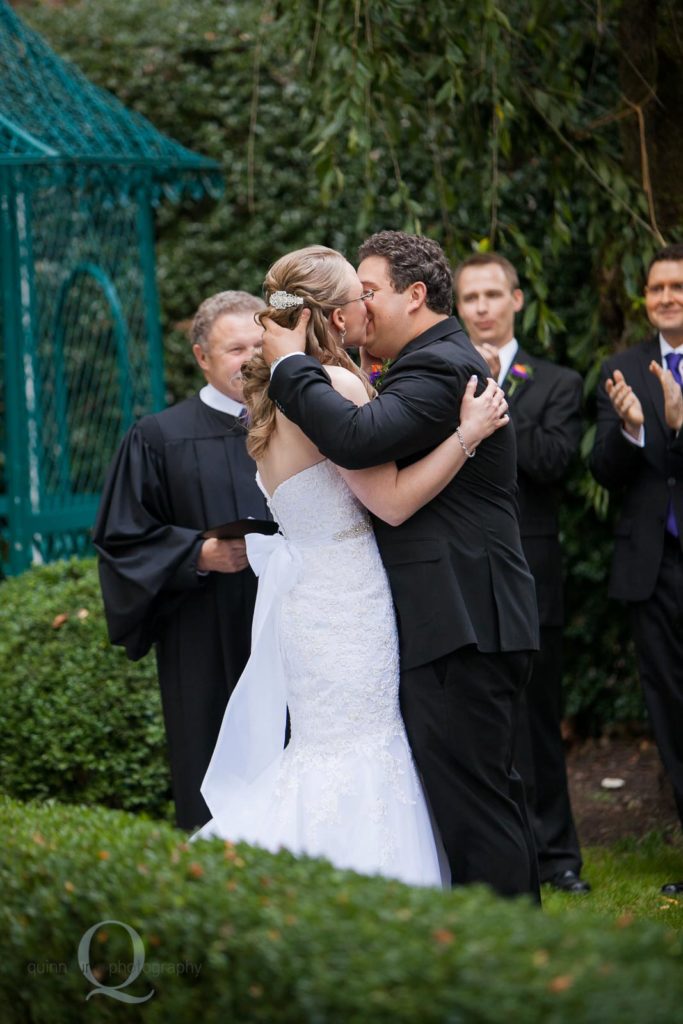 wedding ceremony first kiss