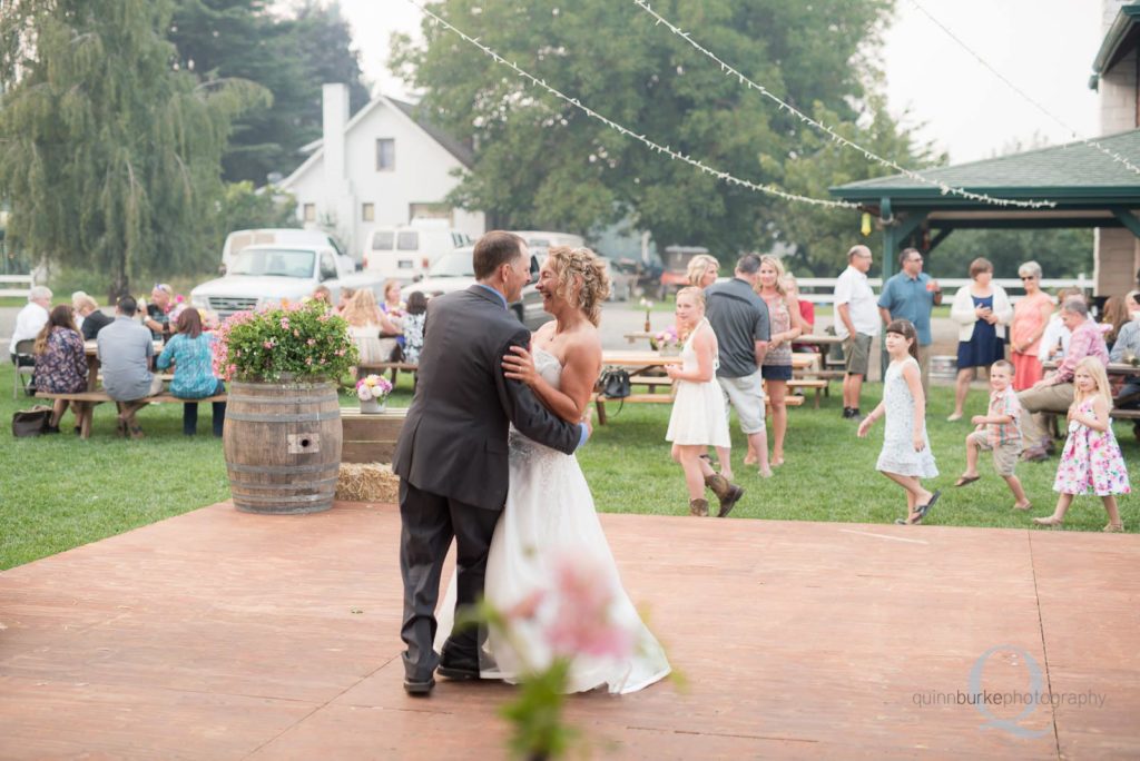 bride groom first dance