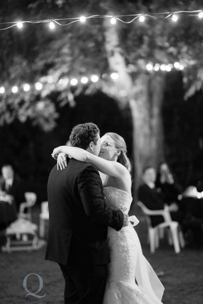 bride groom first dance kiss