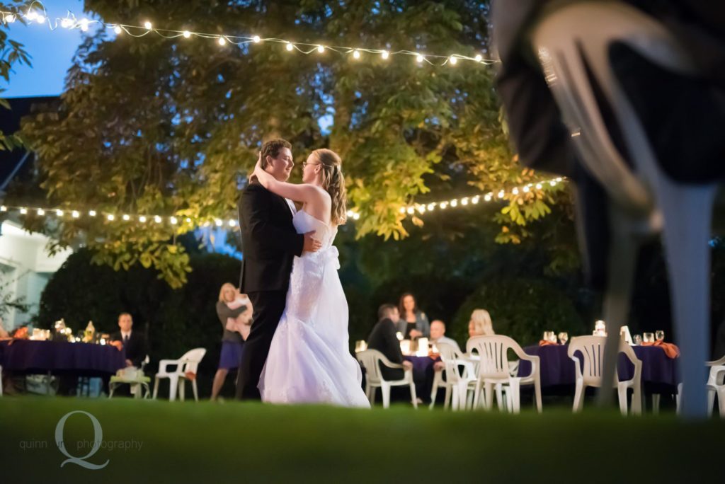 bride groom first dance outdoor