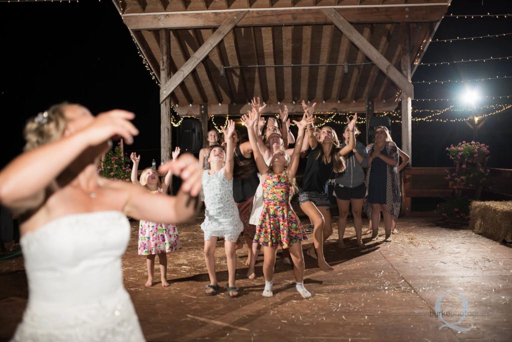 bouquet toss at wedding