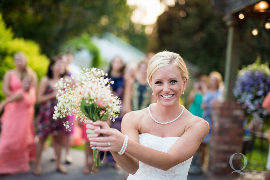Bride bouquet toss