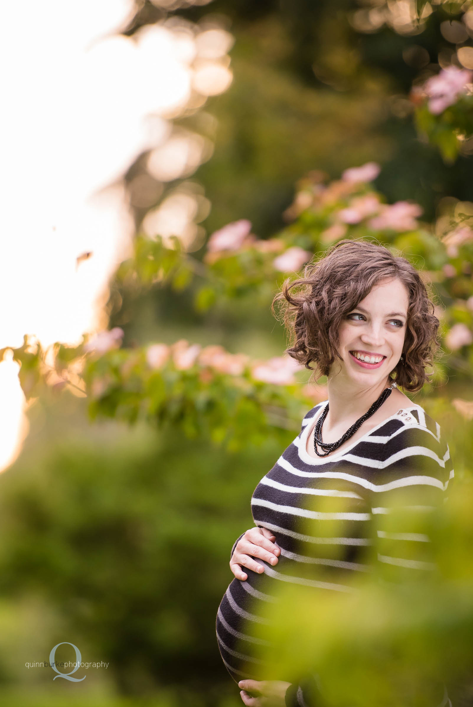 maternity photos sunset flowers