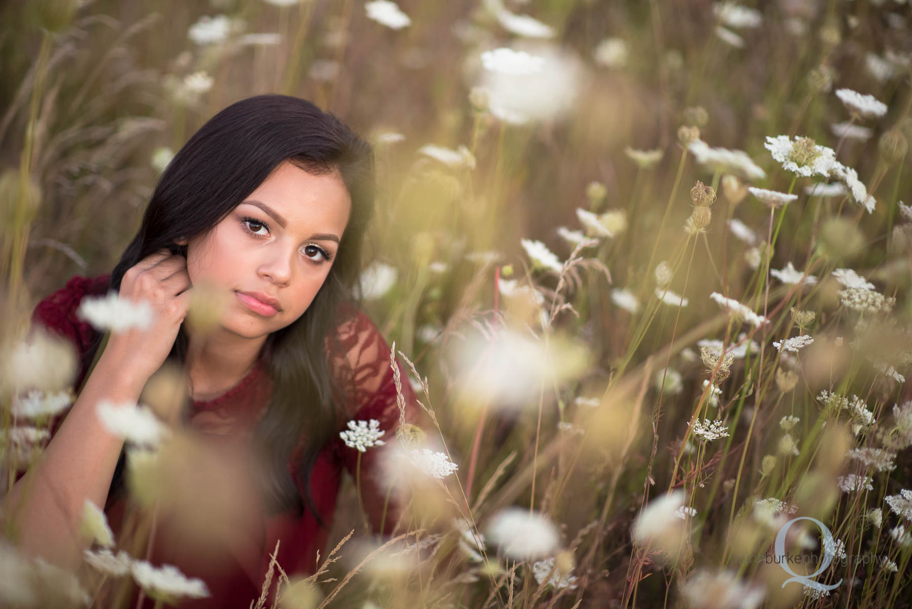 hs senior portrait with white flowers