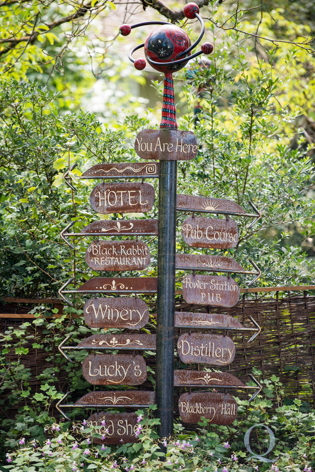 Mcmenamins edgefield direction sign