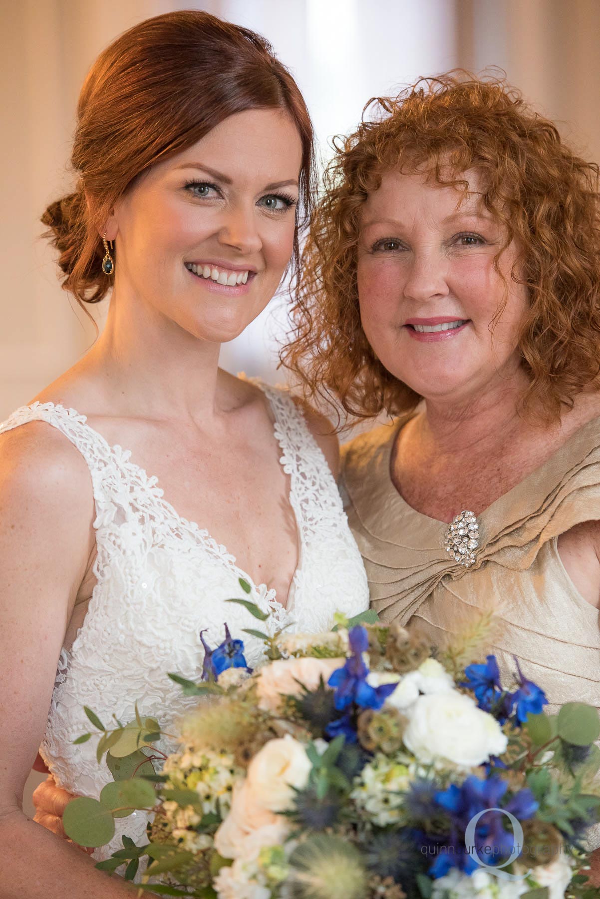 bride and mom before wedding salem oregon