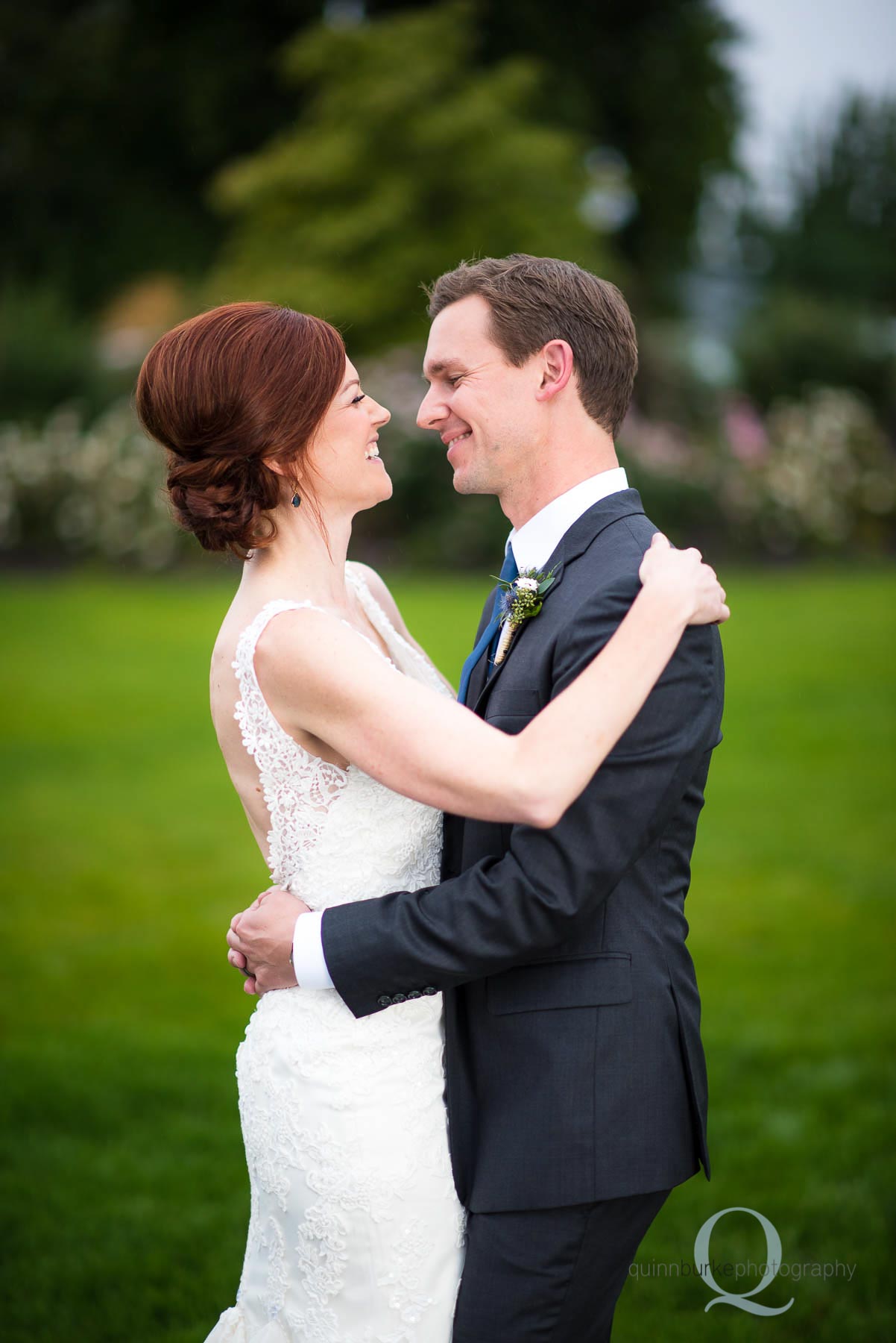 Old Schoolhouse Newberg wedding bride and groom