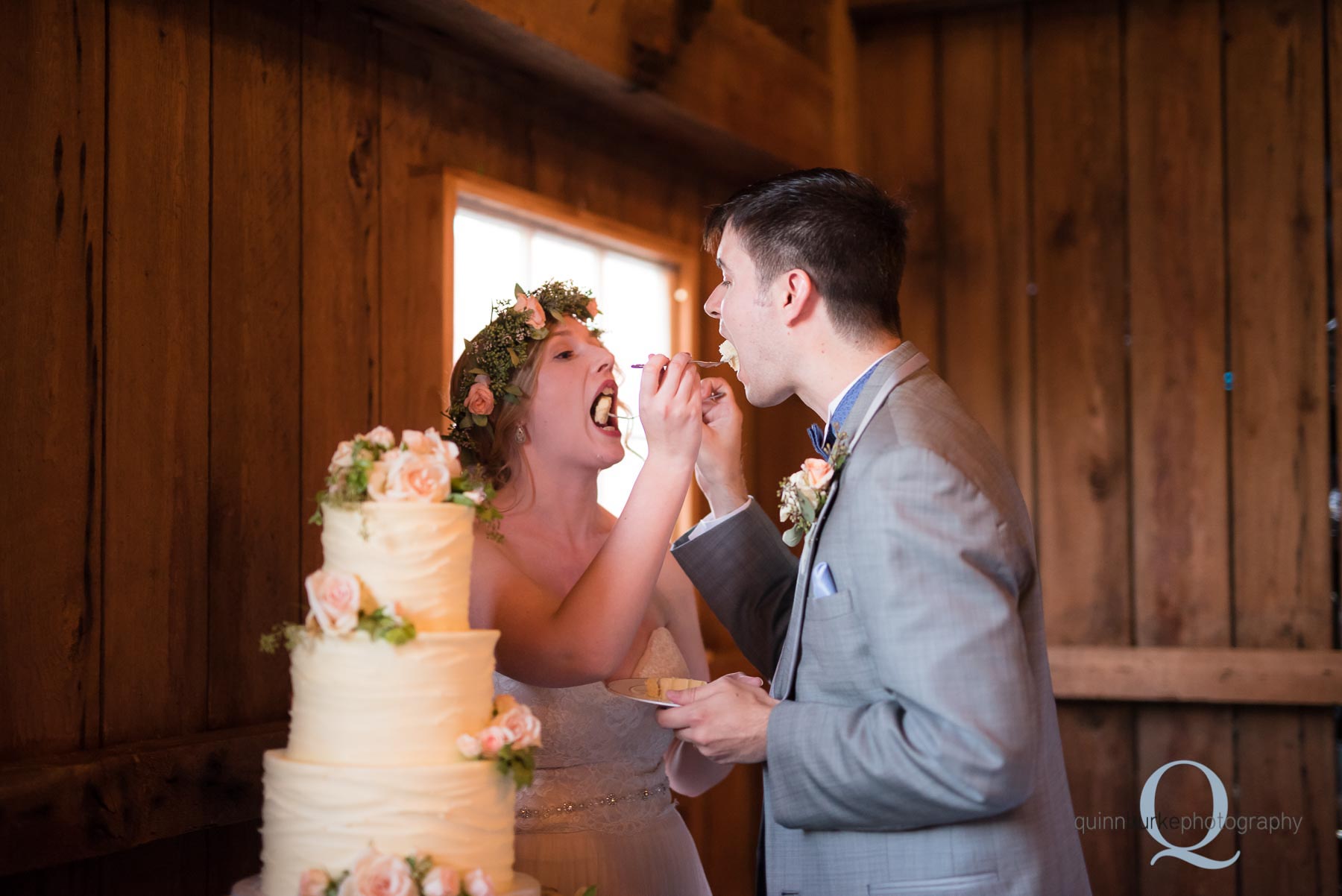 cake cutting oregon barn wedding at Perryhill Farm