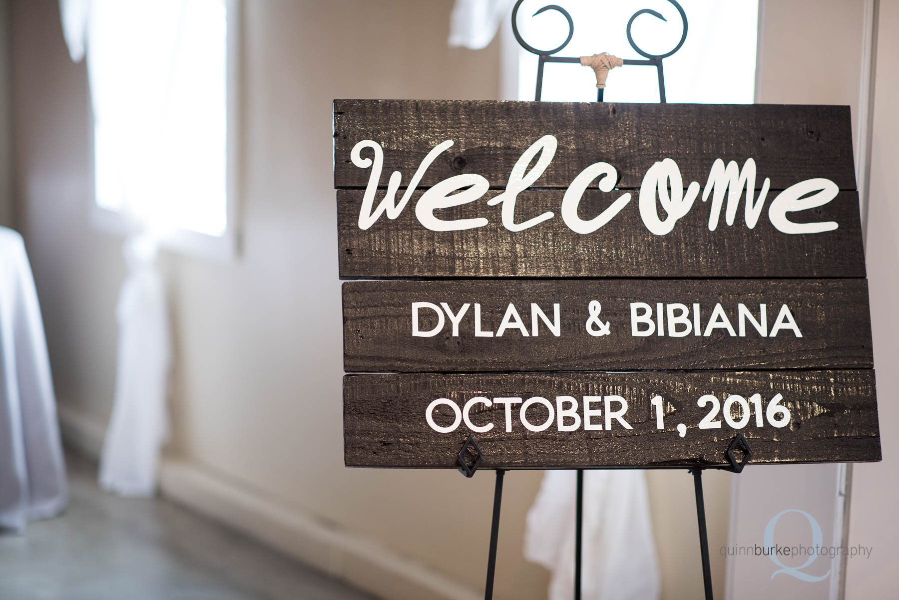 Green Villa Barn wedding sign