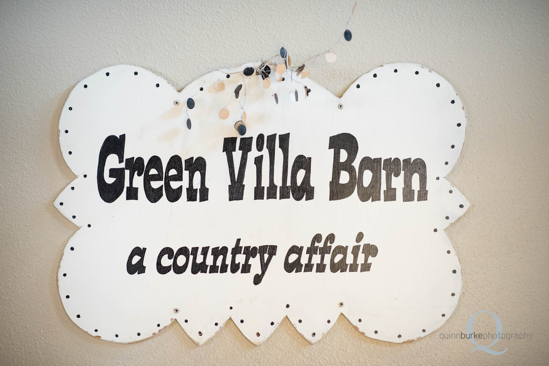 Green Villa Barn country affair sign