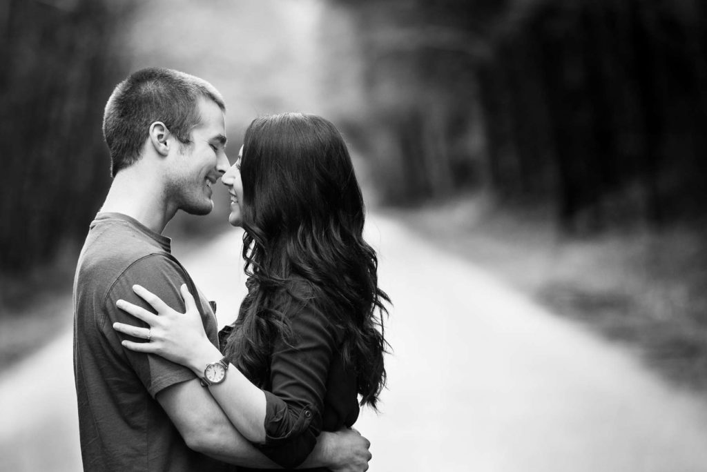 engagement portrait black white kiss alsea falls oregon